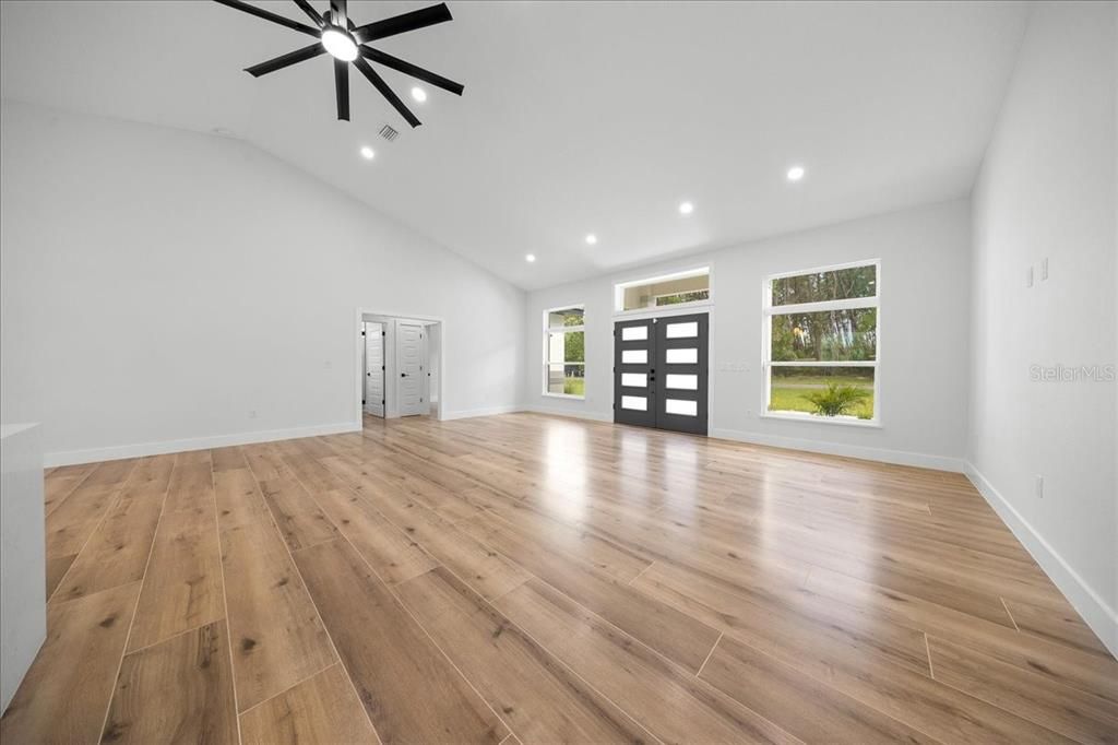 En Venta: $495,000 (4 camas, 3 baños, 2053 Pies cuadrados)