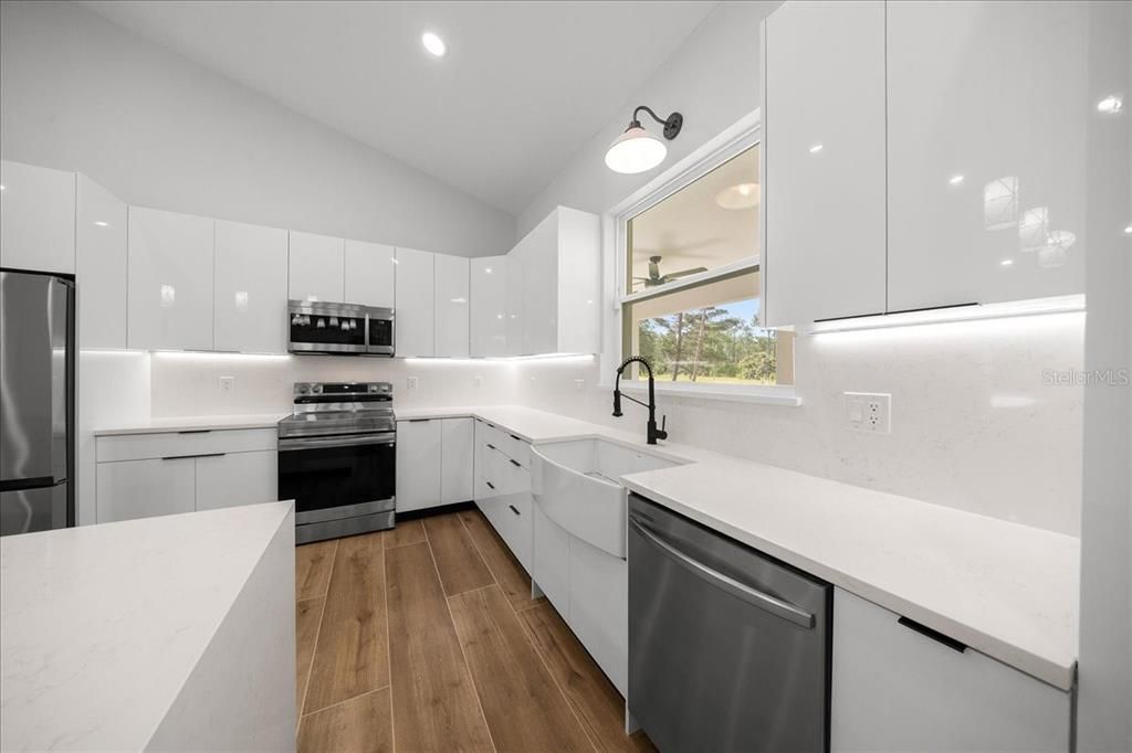 En Venta: $495,000 (4 camas, 3 baños, 2053 Pies cuadrados)