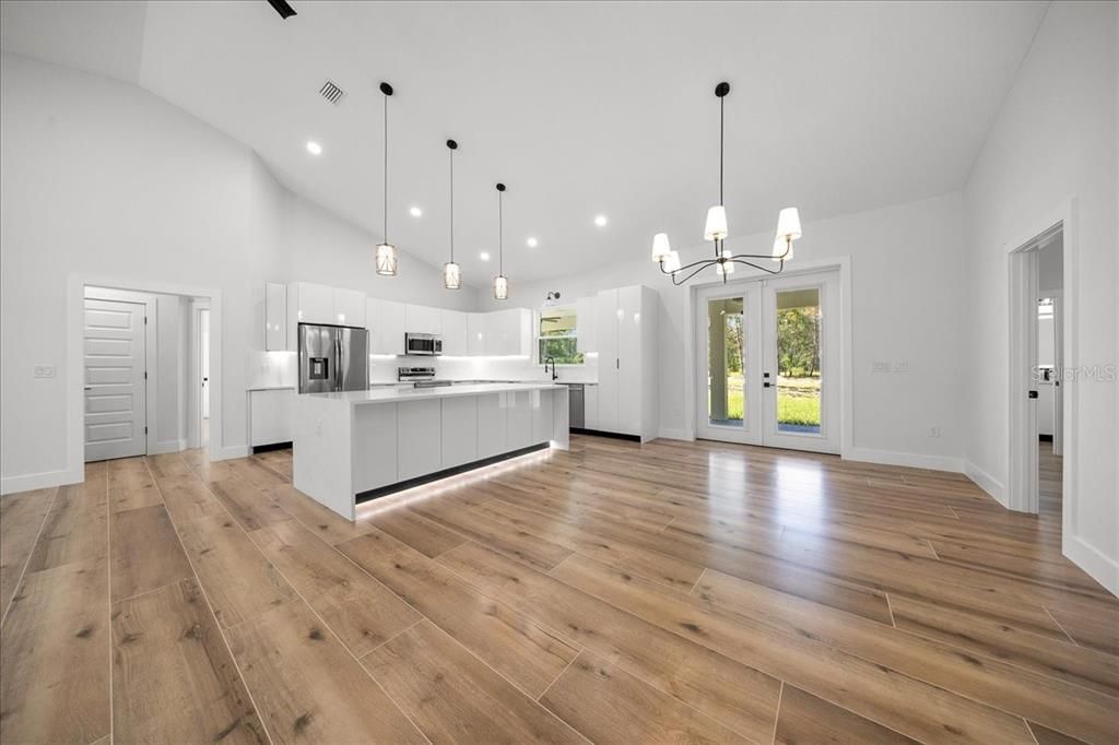 En Venta: $495,000 (4 camas, 3 baños, 2053 Pies cuadrados)