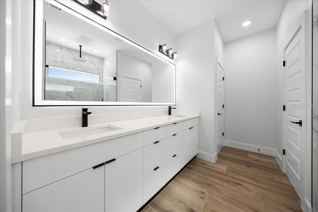 En Venta: $495,000 (4 camas, 3 baños, 2053 Pies cuadrados)