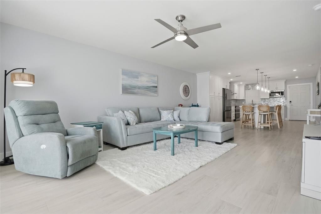 Active With Contract: $369,000 (2 beds, 2 baths, 1350 Square Feet)
