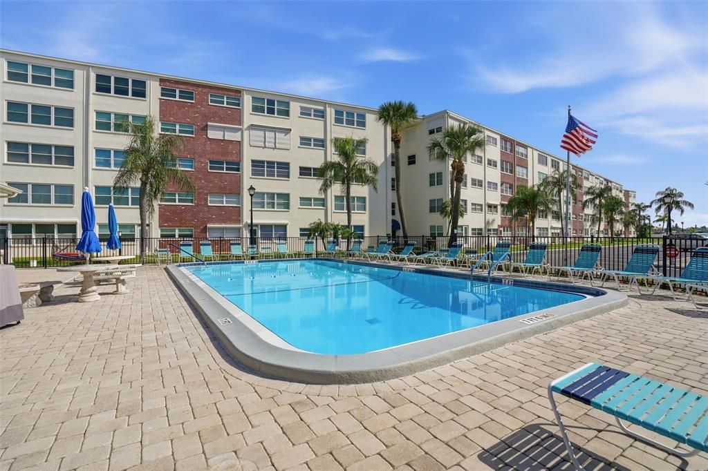 Active With Contract: $369,000 (2 beds, 2 baths, 1350 Square Feet)