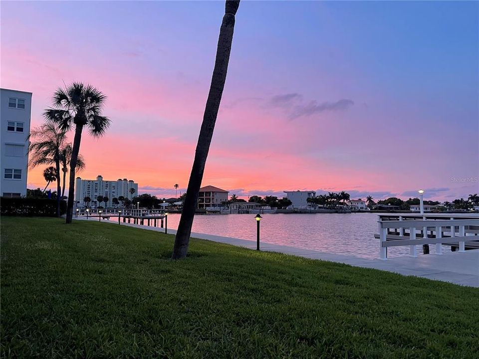 Active With Contract: $369,000 (2 beds, 2 baths, 1350 Square Feet)