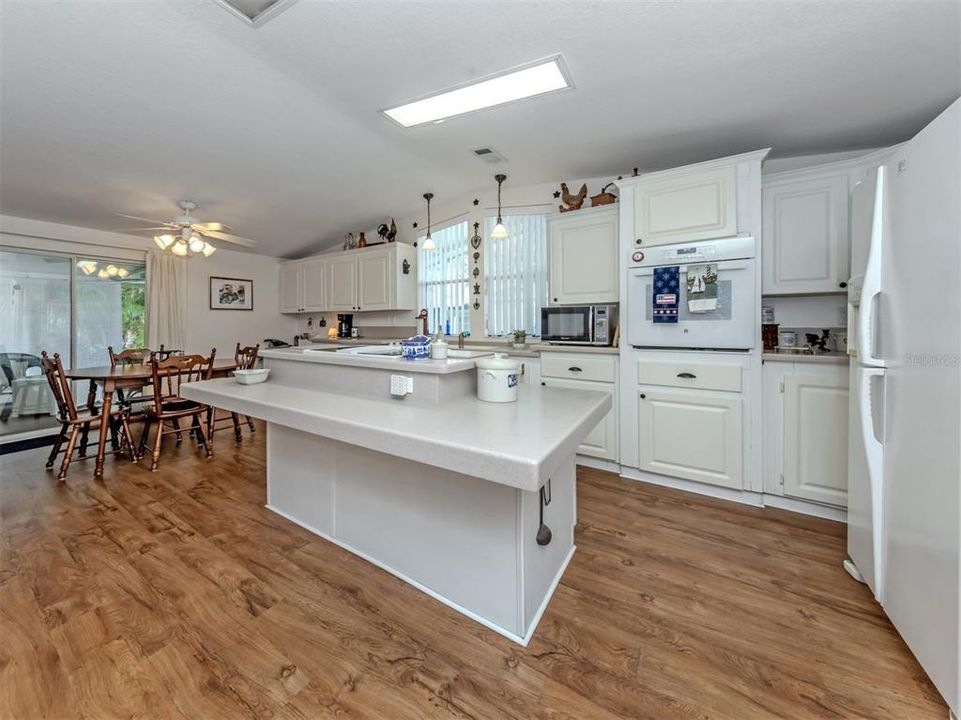 En Venta: $179,900 (3 camas, 2 baños, 2015 Pies cuadrados)