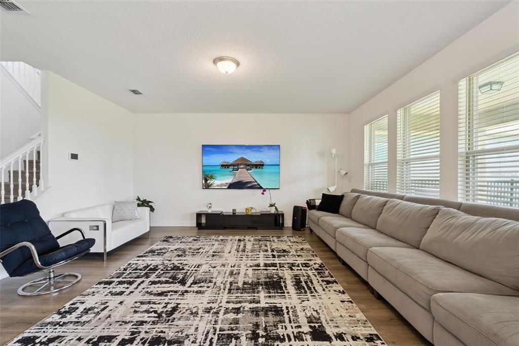 En Venta: $739,000 (4 camas, 3 baños, 2840 Pies cuadrados)