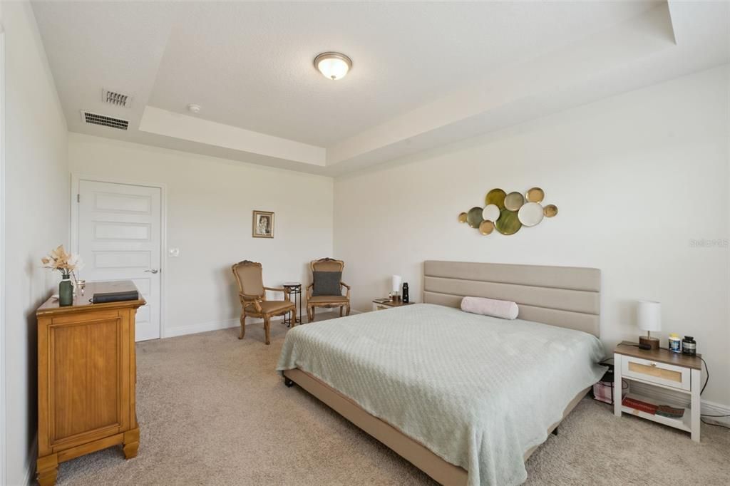 En Venta: $739,000 (4 camas, 3 baños, 2840 Pies cuadrados)