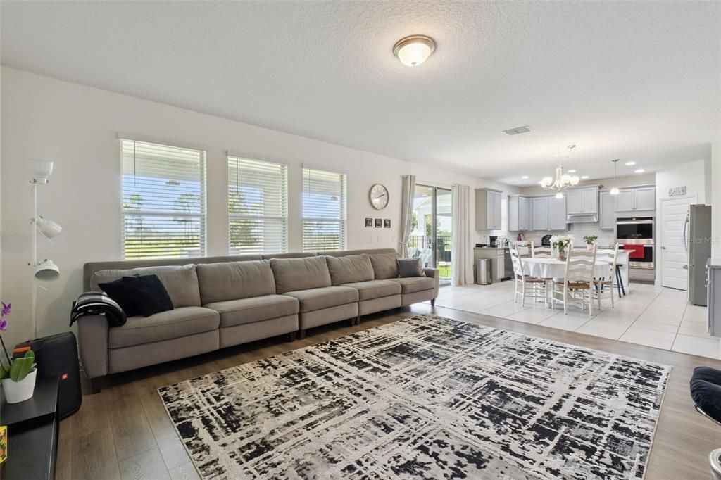 En Venta: $739,000 (4 camas, 3 baños, 2840 Pies cuadrados)