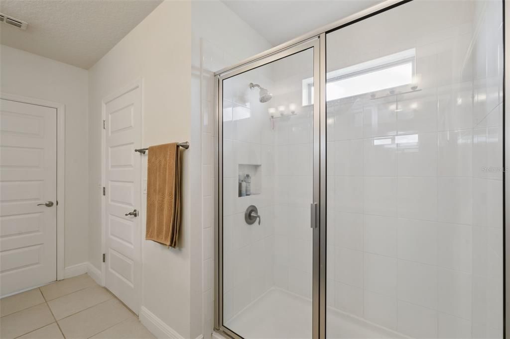 En Venta: $739,000 (4 camas, 3 baños, 2840 Pies cuadrados)