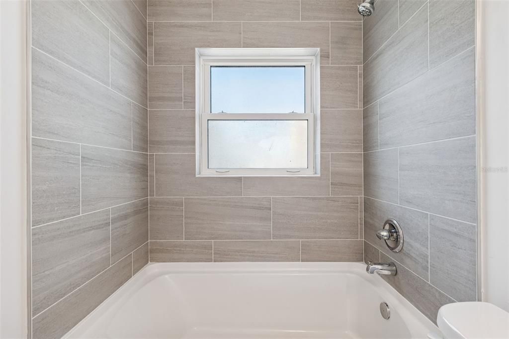 For Rent: $2,495 (2 beds, 1 baths, 702 Square Feet)