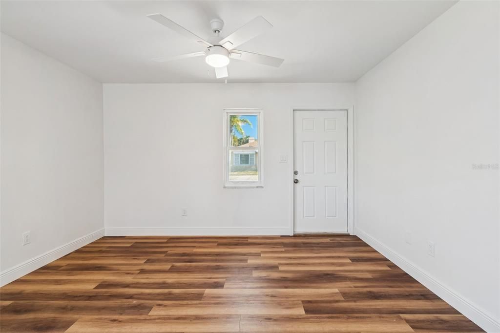 For Rent: $2,495 (2 beds, 1 baths, 702 Square Feet)