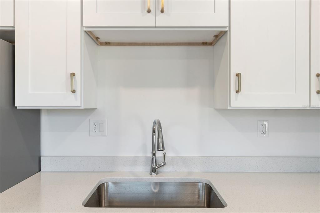 For Rent: $2,495 (2 beds, 1 baths, 702 Square Feet)