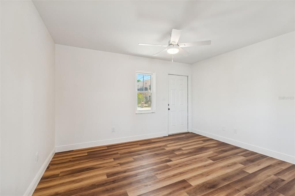 For Rent: $2,495 (2 beds, 1 baths, 702 Square Feet)