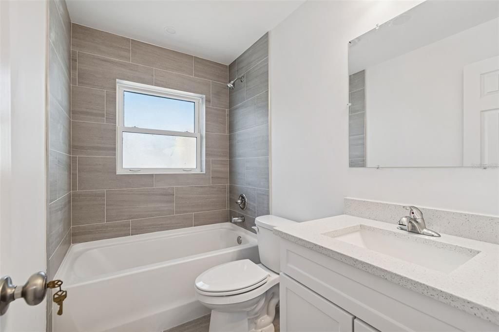 For Rent: $2,495 (2 beds, 1 baths, 702 Square Feet)