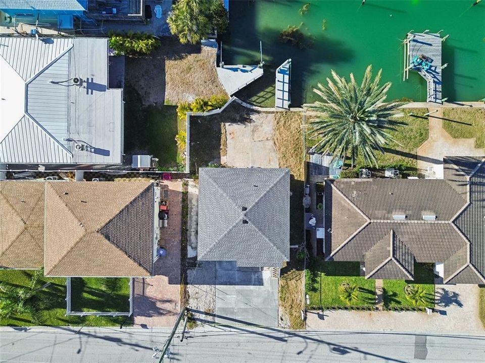 For Rent: $2,495 (2 beds, 1 baths, 702 Square Feet)