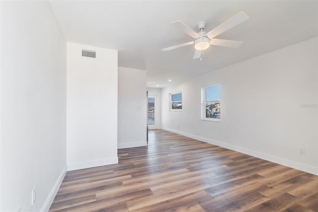 For Rent: $2,495 (2 beds, 1 baths, 702 Square Feet)