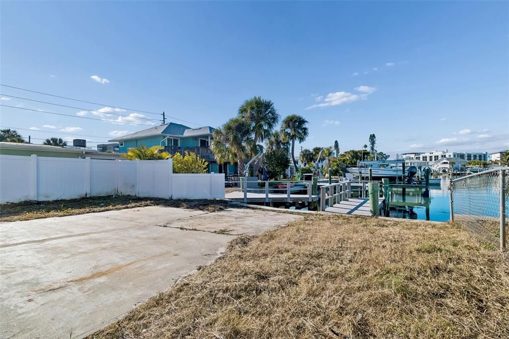 For Rent: $2,495 (2 beds, 1 baths, 702 Square Feet)