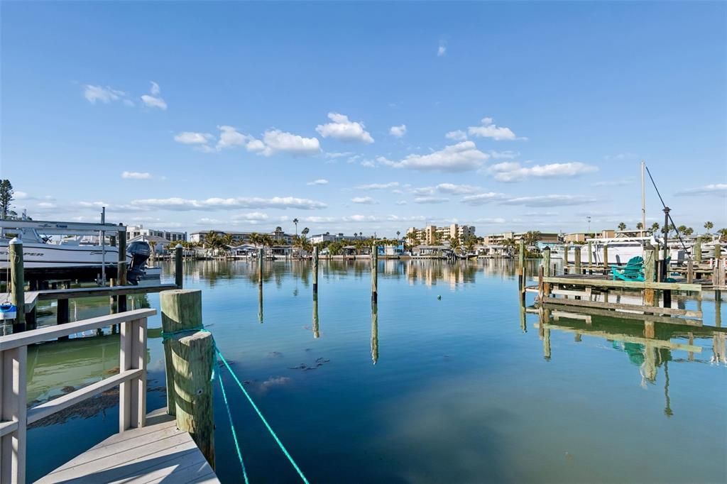 For Rent: $2,495 (2 beds, 1 baths, 702 Square Feet)