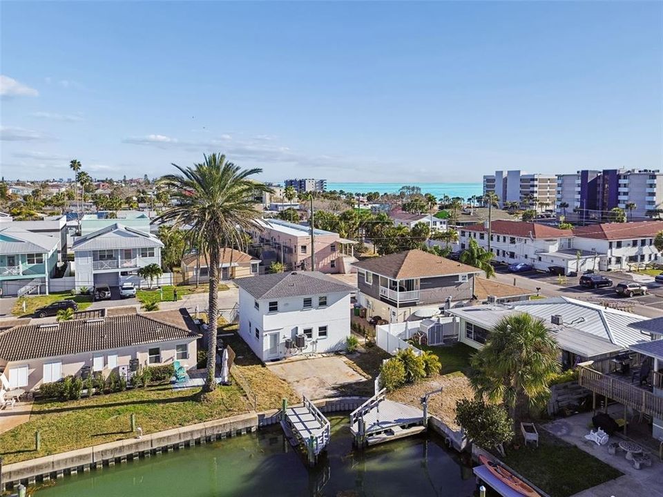 For Rent: $2,495 (2 beds, 1 baths, 702 Square Feet)