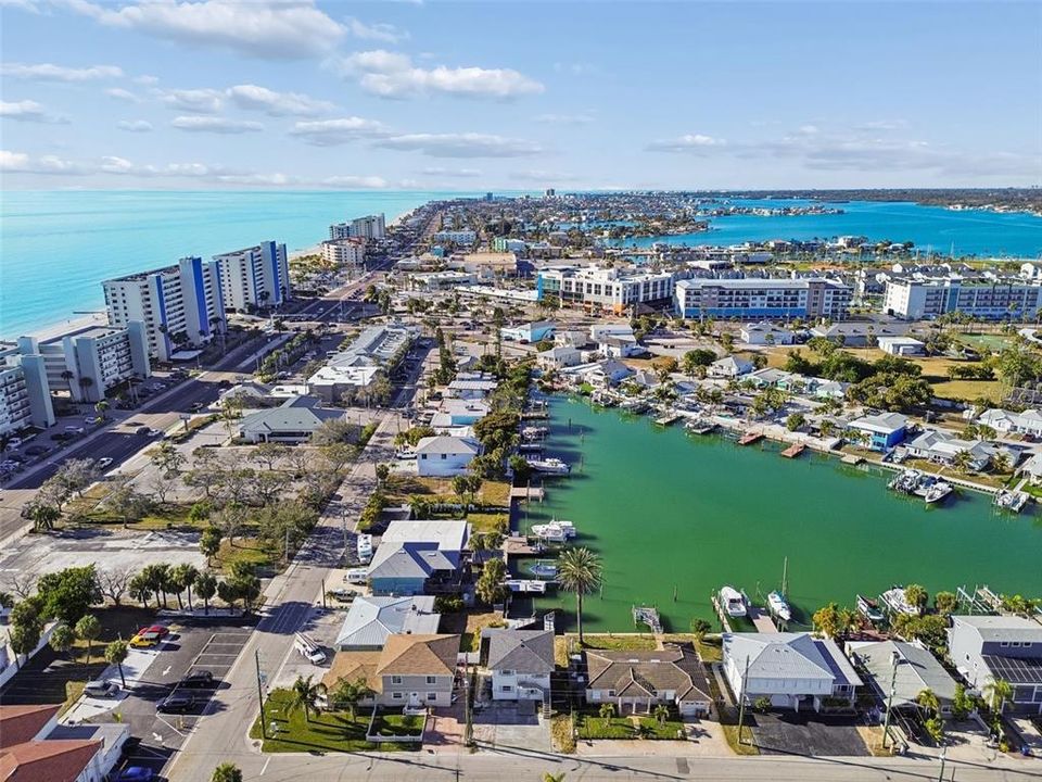 For Rent: $2,495 (2 beds, 1 baths, 702 Square Feet)