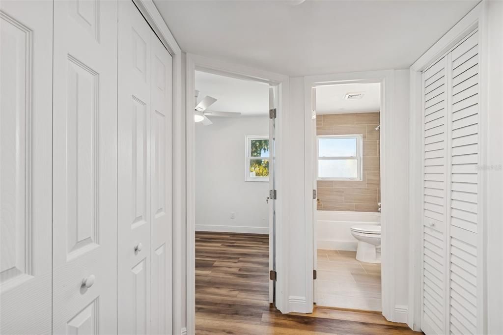 For Rent: $2,495 (2 beds, 1 baths, 702 Square Feet)