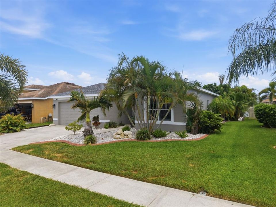 Active With Contract: $339,000 (3 beds, 2 baths, 1530 Square Feet)