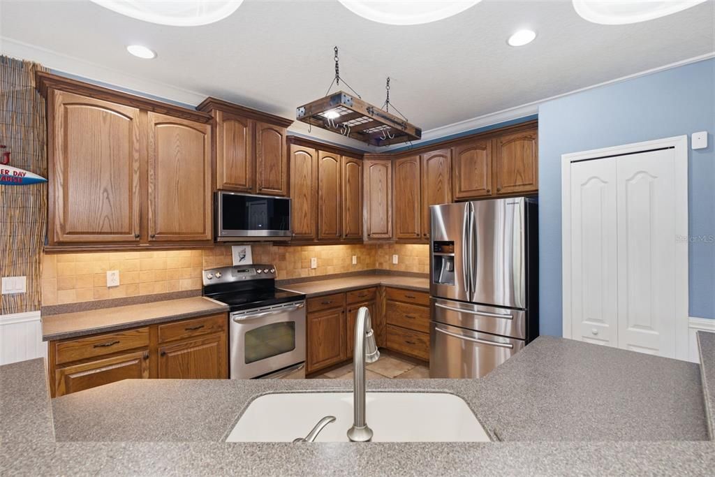 Active With Contract: $339,000 (3 beds, 2 baths, 1530 Square Feet)