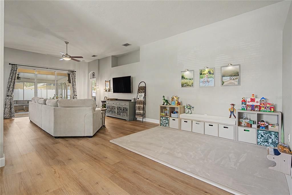 En Venta: $425,000 (4 camas, 2 baños, 2181 Pies cuadrados)