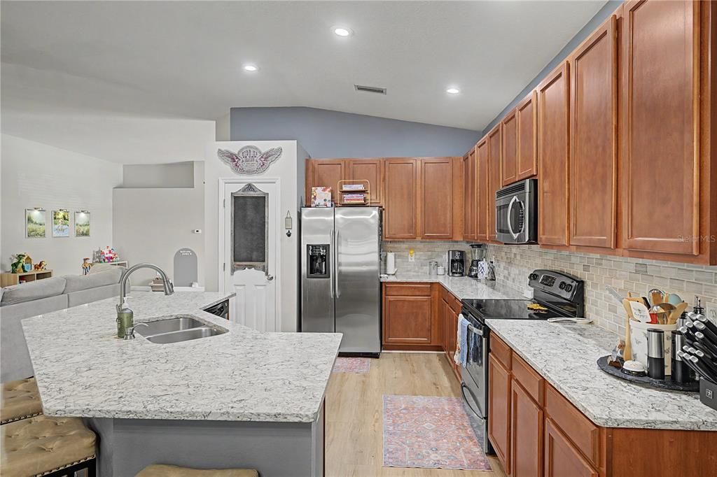 En Venta: $425,000 (4 camas, 2 baños, 2181 Pies cuadrados)