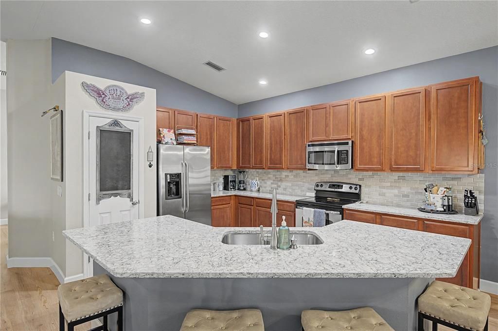En Venta: $425,000 (4 camas, 2 baños, 2181 Pies cuadrados)