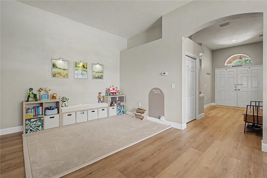 En Venta: $425,000 (4 camas, 2 baños, 2181 Pies cuadrados)