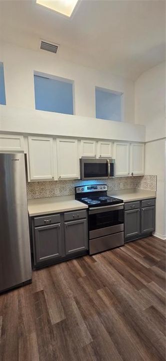 В аренду: $2,800 (4 спален, 2 ванн, 2105 Квадратных фут)