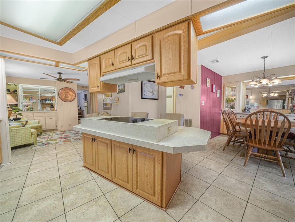 На продажу: $165,000 (2 спален, 2 ванн, 1344 Квадратных фут)