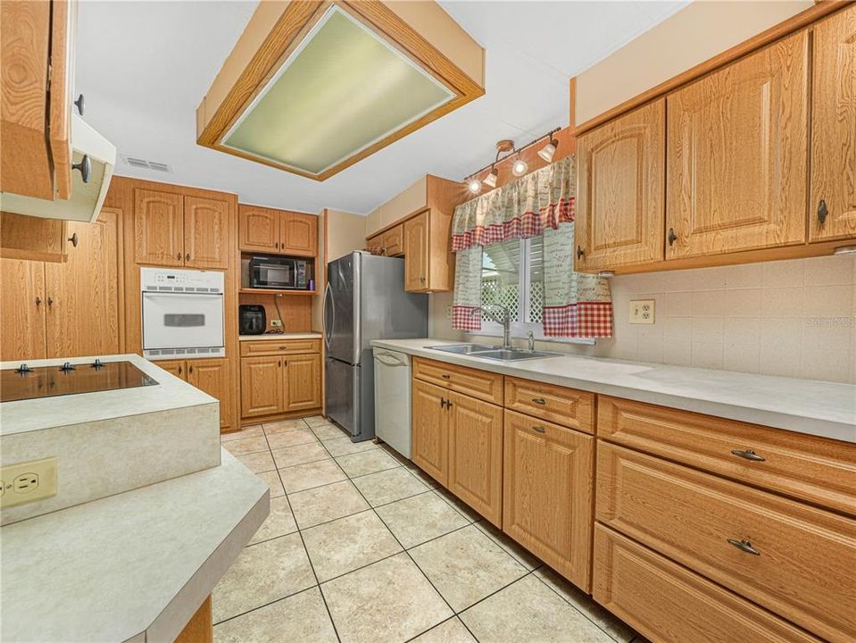 На продажу: $165,000 (2 спален, 2 ванн, 1344 Квадратных фут)