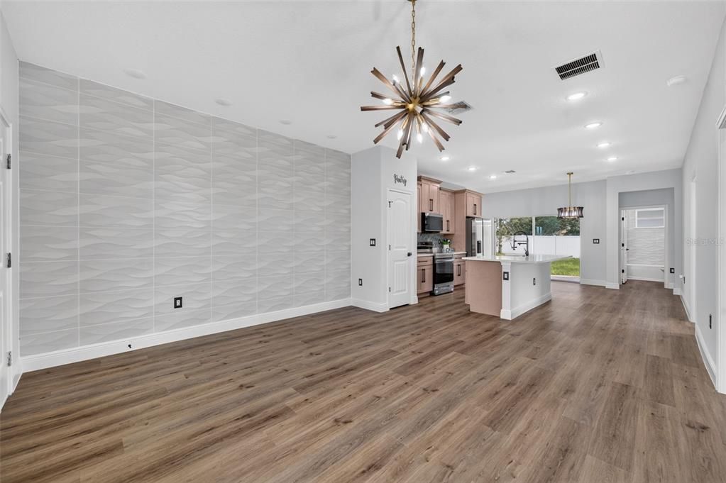 En Venta: $358,500 (4 camas, 3 baños, 1710 Pies cuadrados)