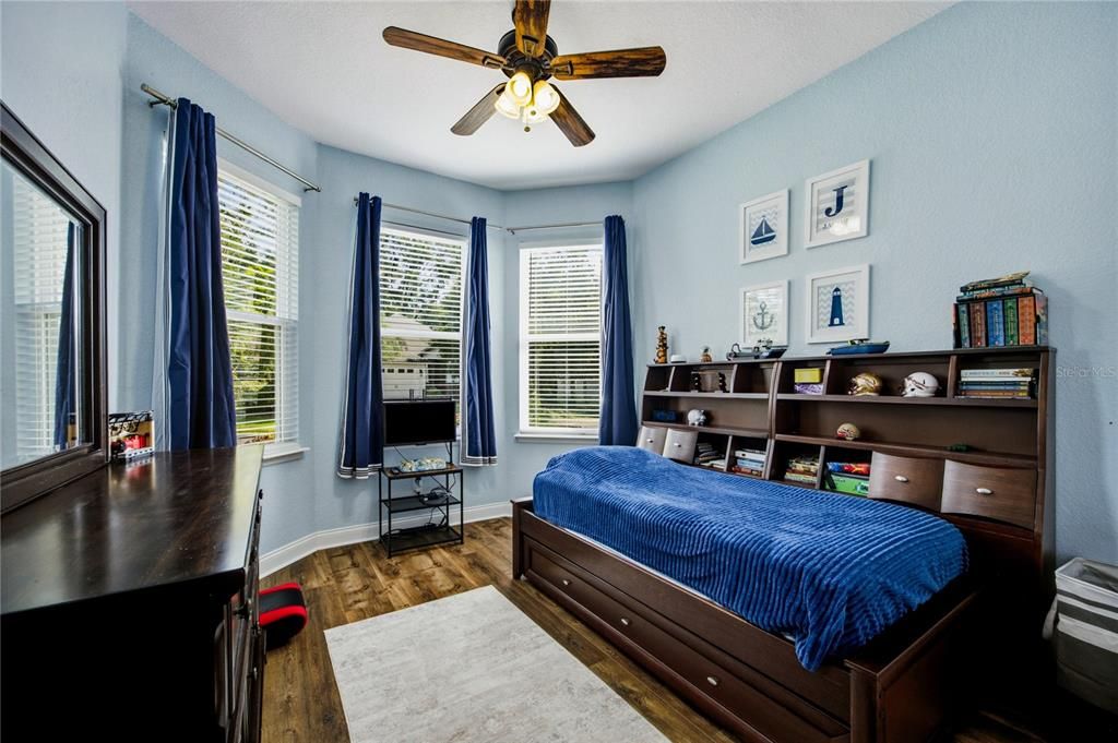 Activo con contrato: $345,000 (3 camas, 2 baños, 1574 Pies cuadrados)