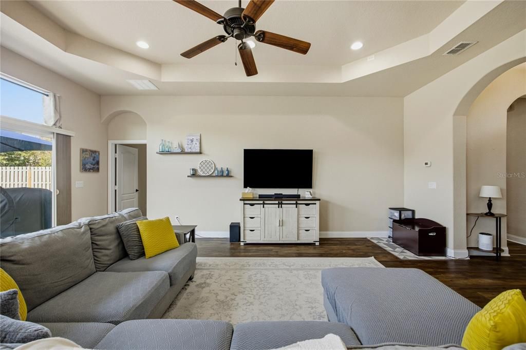 Activo con contrato: $345,000 (3 camas, 2 baños, 1574 Pies cuadrados)