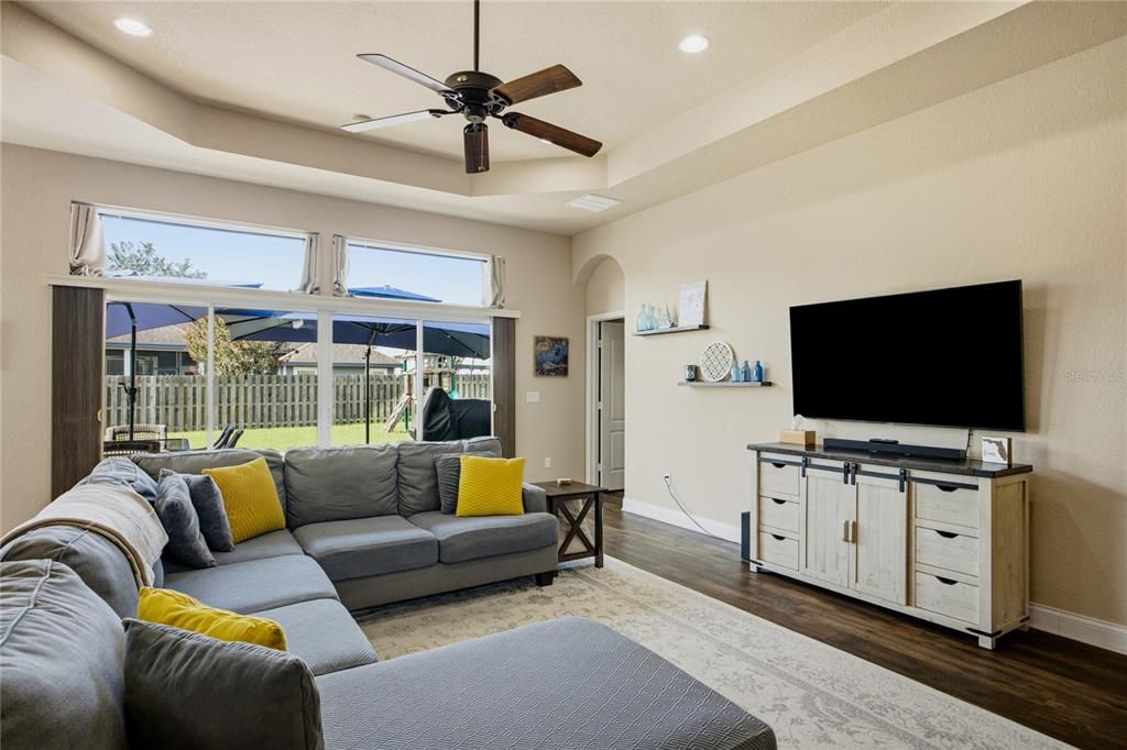 Activo con contrato: $345,000 (3 camas, 2 baños, 1574 Pies cuadrados)