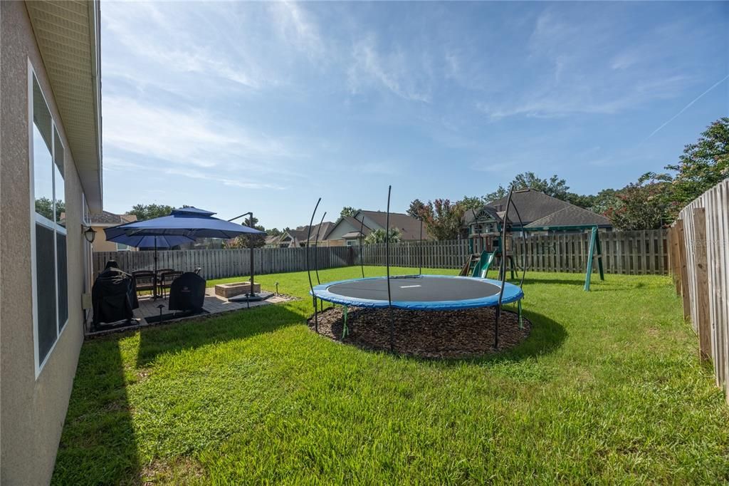 Activo con contrato: $345,000 (3 camas, 2 baños, 1574 Pies cuadrados)