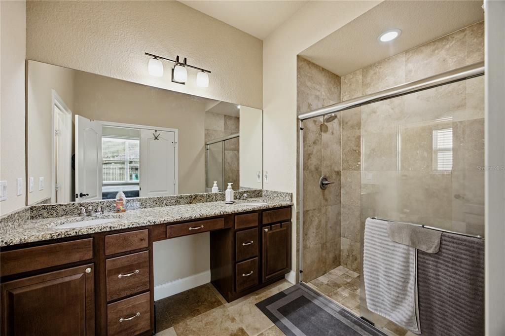 Activo con contrato: $345,000 (3 camas, 2 baños, 1574 Pies cuadrados)