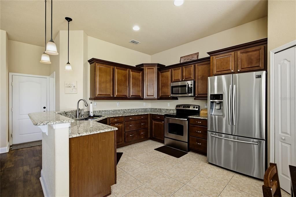 Activo con contrato: $345,000 (3 camas, 2 baños, 1574 Pies cuadrados)
