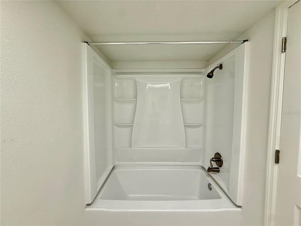 For Rent: $1,295 (1 beds, 1 baths, 728 Square Feet)