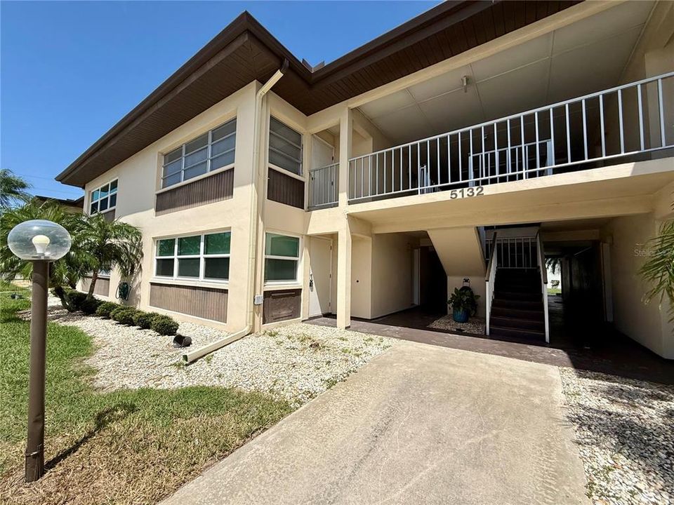 For Rent: $1,295 (1 beds, 1 baths, 728 Square Feet)