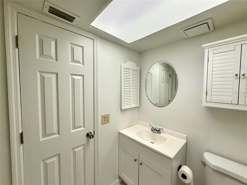 For Rent: $1,295 (1 beds, 1 baths, 728 Square Feet)
