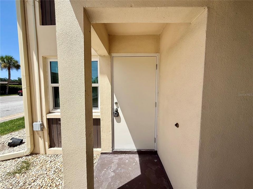 For Rent: $1,295 (1 beds, 1 baths, 728 Square Feet)