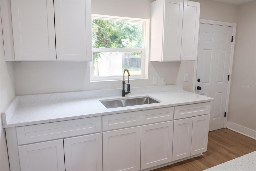 En Renta: $2,000 (3 camas, 2 baños, 1250 Pies cuadrados)