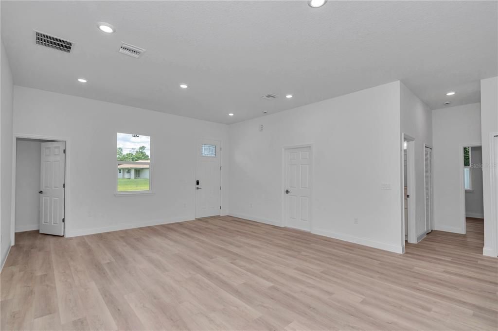 For Sale: $308,000 (4 beds, 2 baths, 1816 Square Feet)