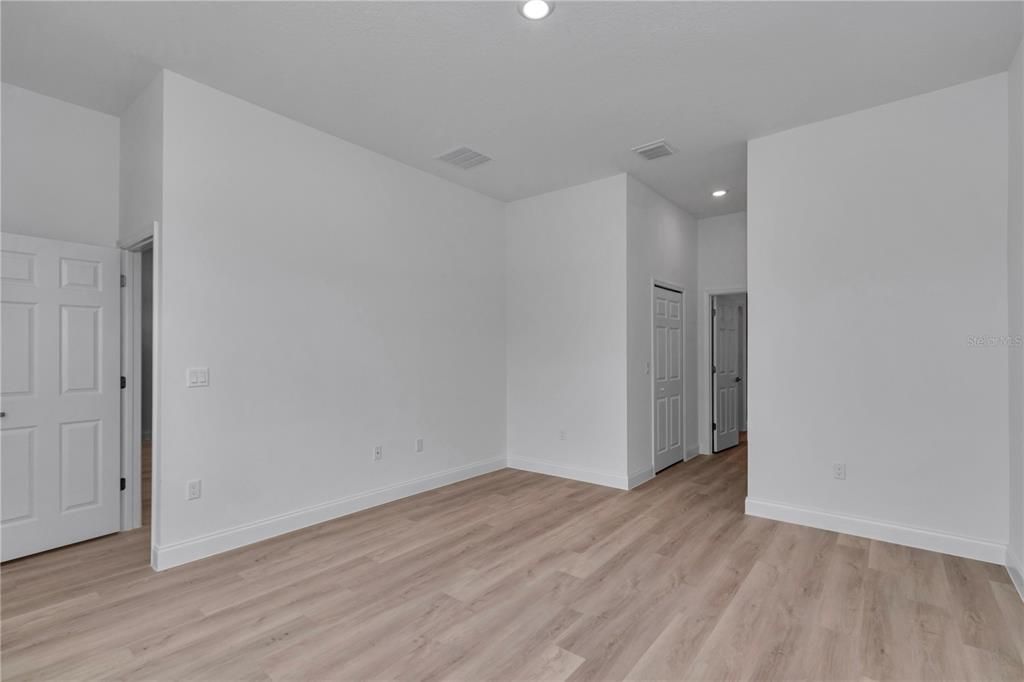 For Sale: $308,000 (4 beds, 2 baths, 1816 Square Feet)