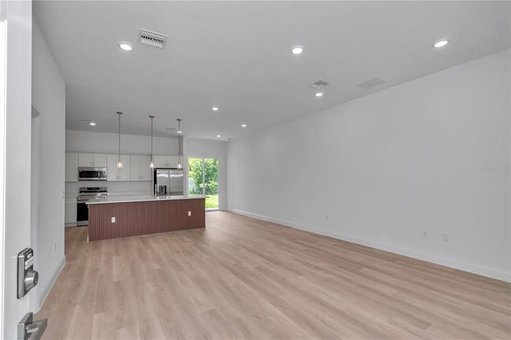 For Sale: $308,000 (4 beds, 2 baths, 1816 Square Feet)