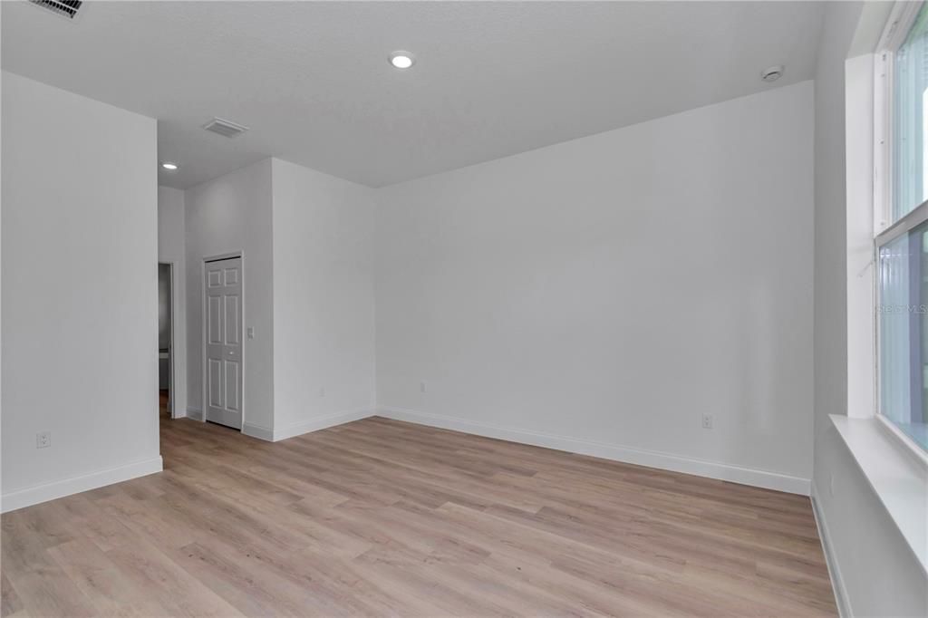 For Sale: $308,000 (4 beds, 2 baths, 1816 Square Feet)