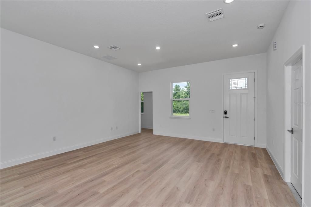 For Sale: $308,000 (4 beds, 2 baths, 1816 Square Feet)
